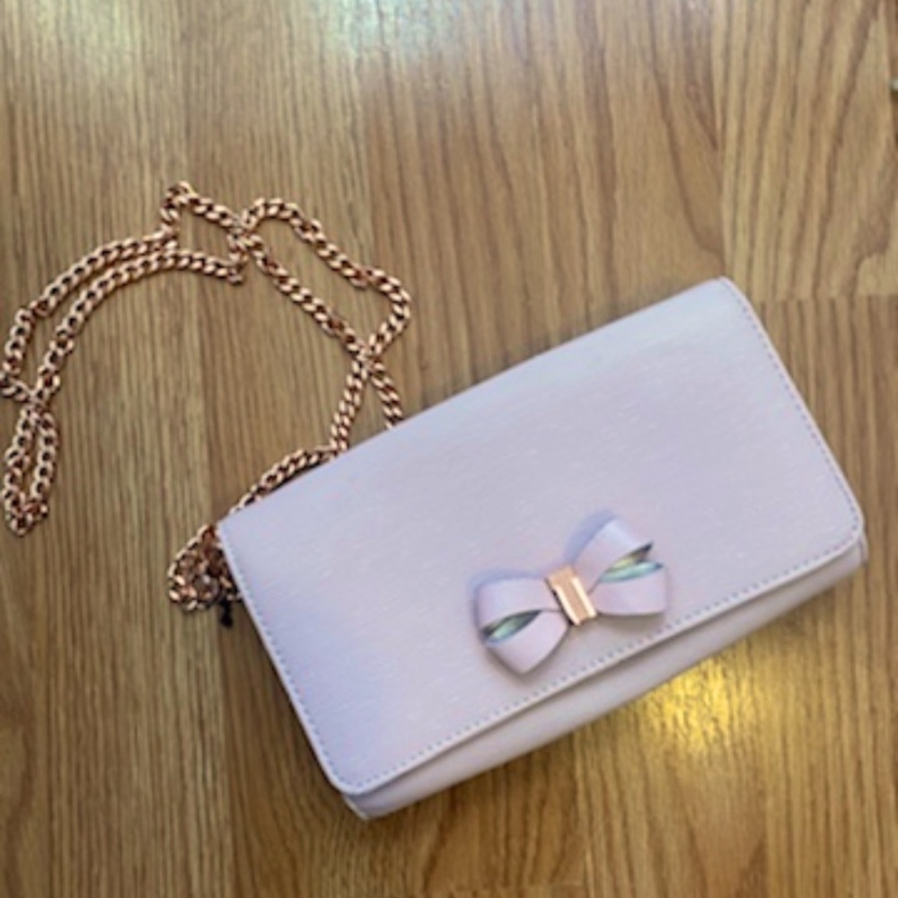 Adorable pink purse/clutch